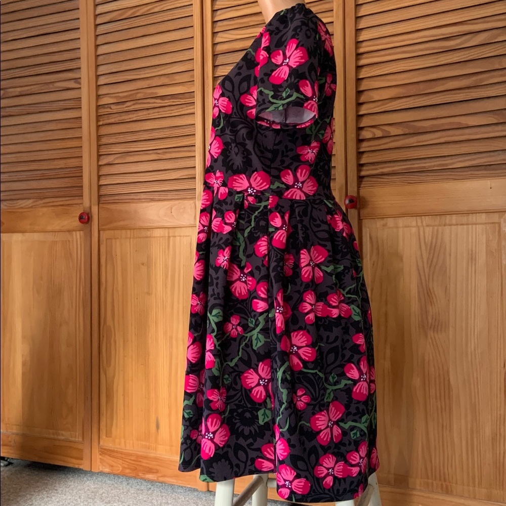 LulaRoe black pink dogwood Stretchy Amelia Dress 2XL Pleated skirt short sleeve - Picture 4 of 10